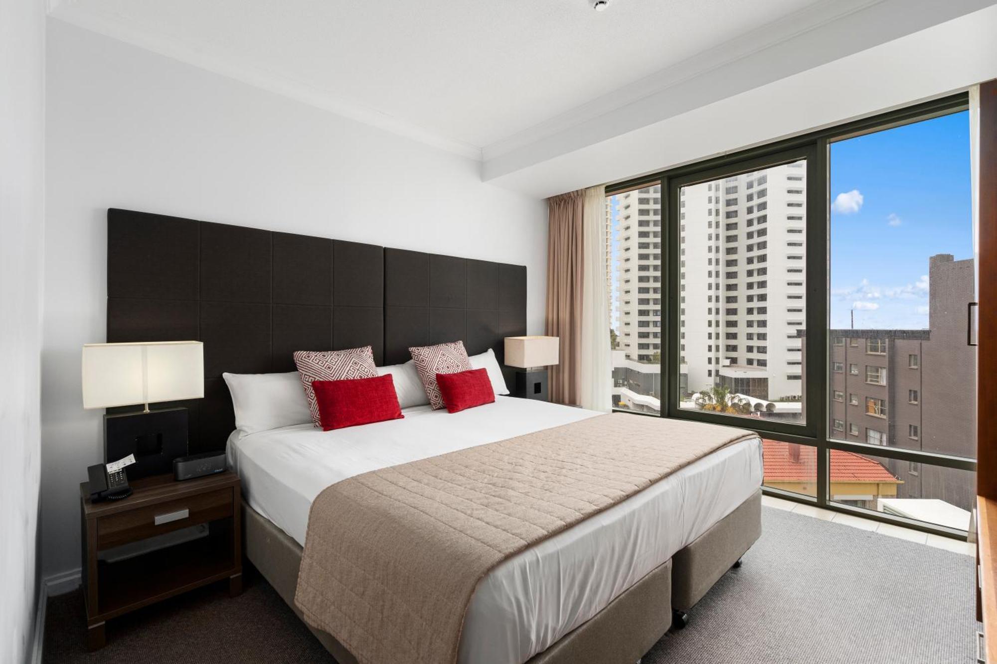 Legends Apartments - Qstay Гоулд Коуст Екстериор снимка