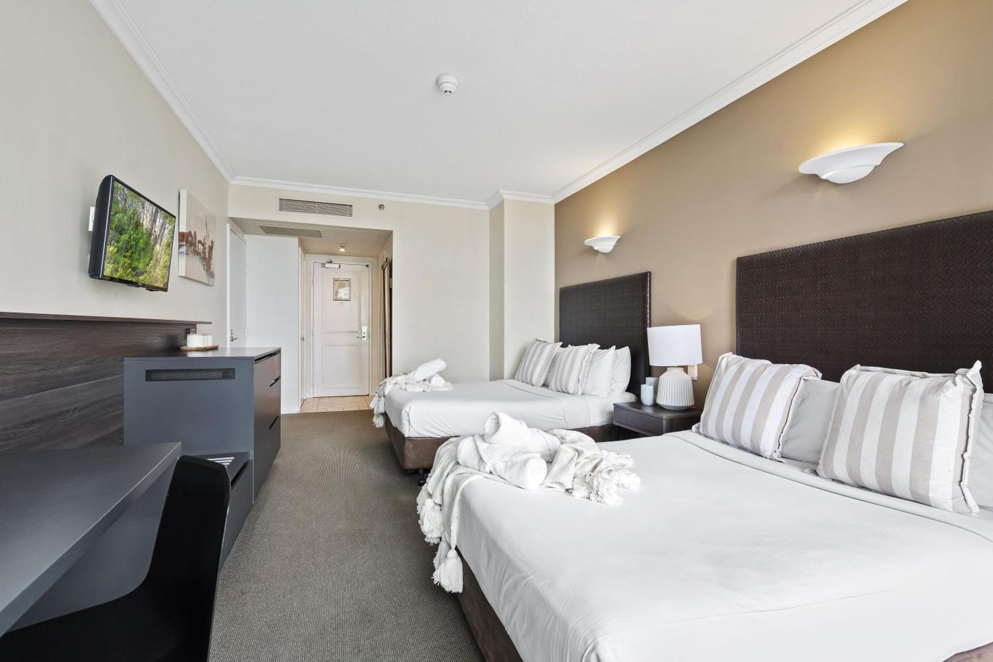 Legends Apartments - Qstay Гоулд Коуст Екстериор снимка