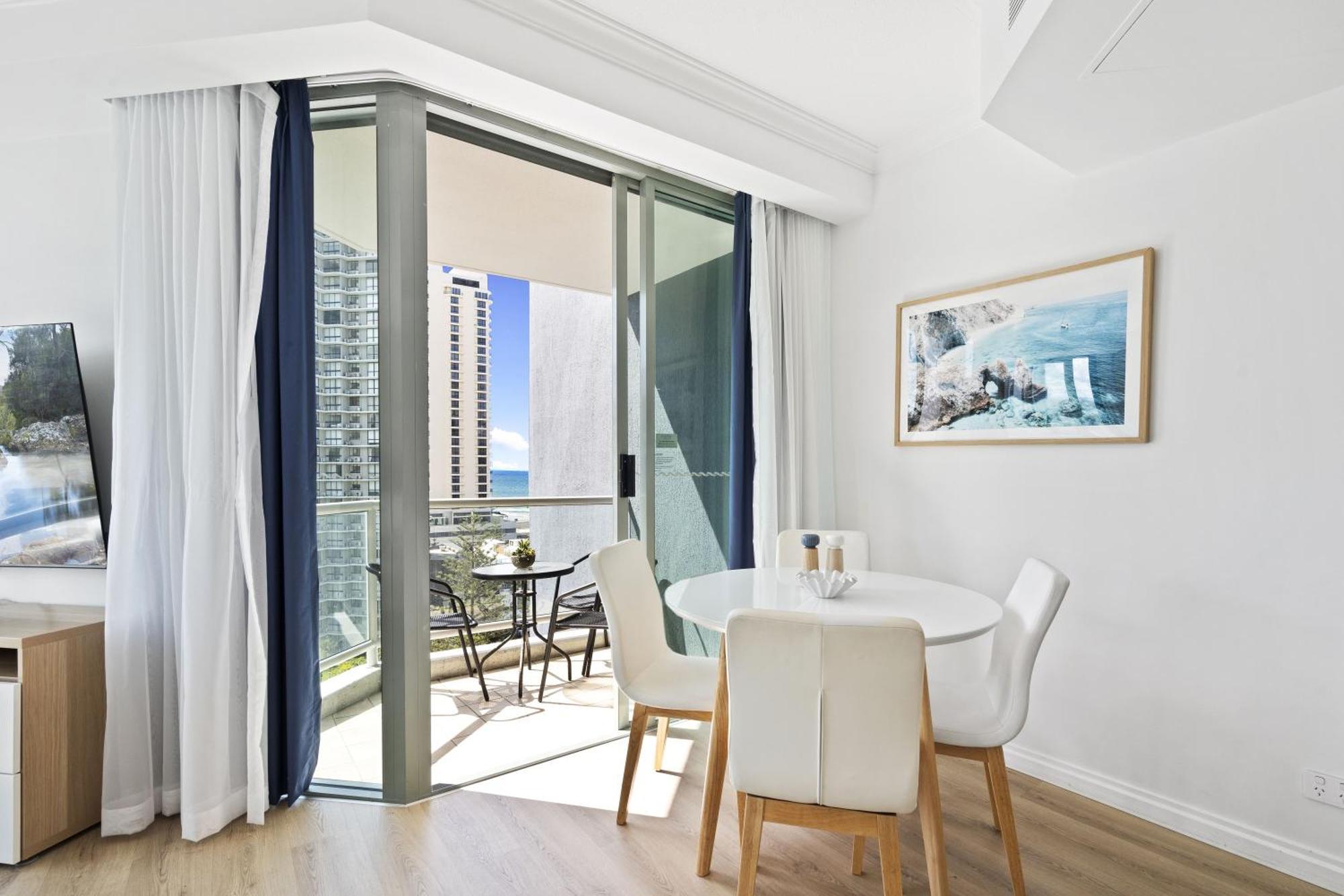 Legends Apartments - Qstay Гоулд Коуст Екстериор снимка