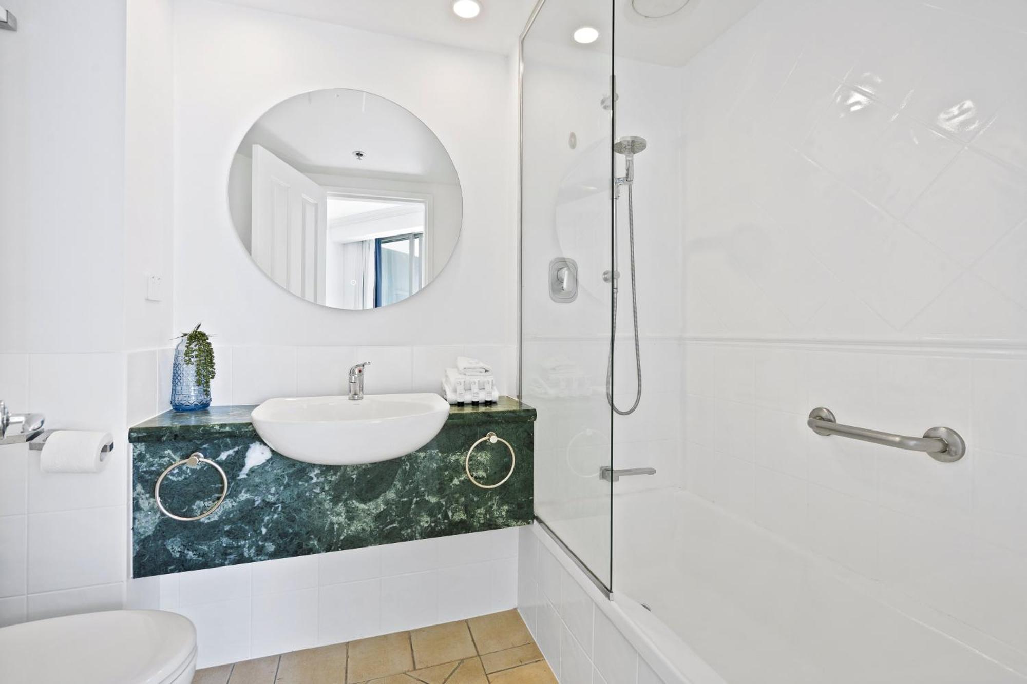 Legends Apartments - Qstay Гоулд Коуст Екстериор снимка